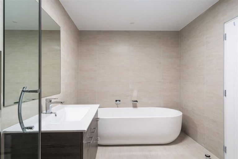 Photo of property in 2b Makura Road, Long Bay, Auckland, 0630