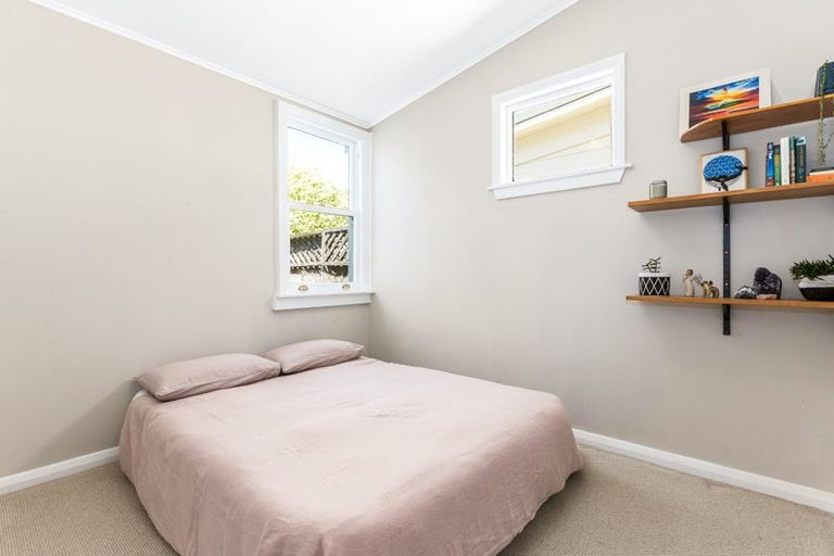 Photo of property in 69 Marine Parade, Eastbourne, Lower Hutt, 5013