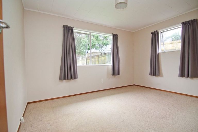 Photo of property in 11 Glenfinn Place, Massey, Auckland, 0614