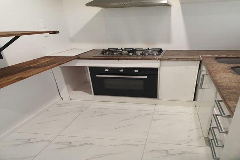 Photo of property in 18 Hydra Place, Glen Eden, Auckland, 0602