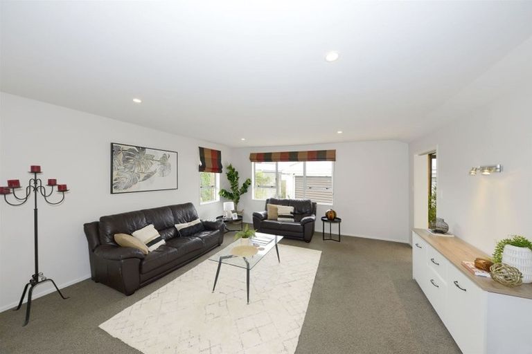 Photo of property in 5b Te Maru Place, Redwood, Christchurch, 8051