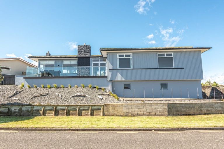 Photo of property in 2 Kapiti Terrace, Castlecliff, Whanganui, 4501