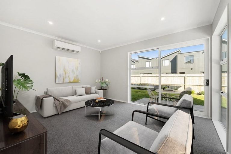 Photo of property in 11 Owen Chapman Drive, Red Beach, 0932