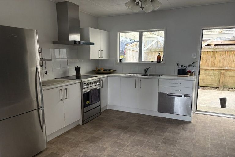 Photo of property in 17b Scott Road, Stanmore Bay, Whangaparaoa, 0932