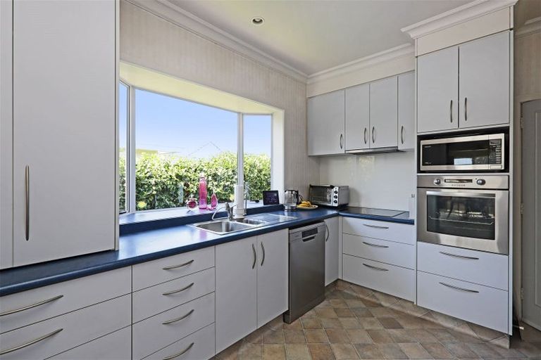 Photo of property in 221 Saint Leonards Avenue, Saint Leonards, Hastings, 4120