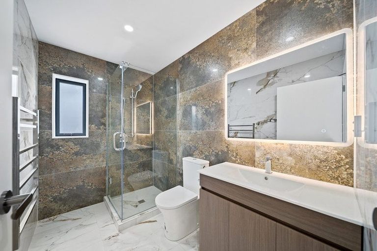 Photo of property in 2/9 Wilson Place, Papakura, 2110