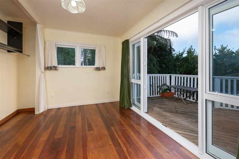 Photo of property in 118 Kelburn Parade, Kelburn, Wellington, 6012