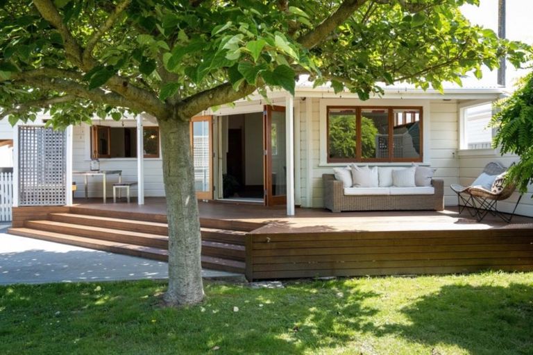 Photo of property in 127 Vigor Brown Street, Napier South, Napier, 4110