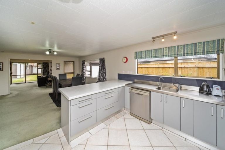 Photo of property in 8 Matai Place, Hawera, 4610