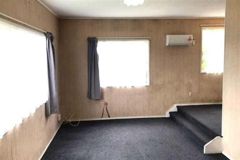 Photo of property in 15 Balwyn Place, Clendon Park, Auckland, 2103