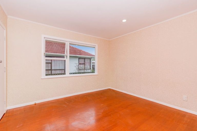 Photo of property in 8 Kiernan Place, Kelston, Auckland, 0602