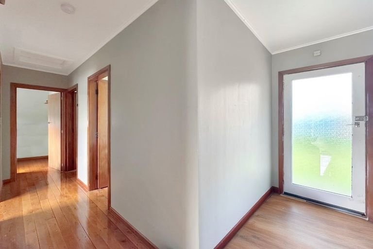 Photo of property in 21 Richmond Hill, Glenside, Wellington, 6037