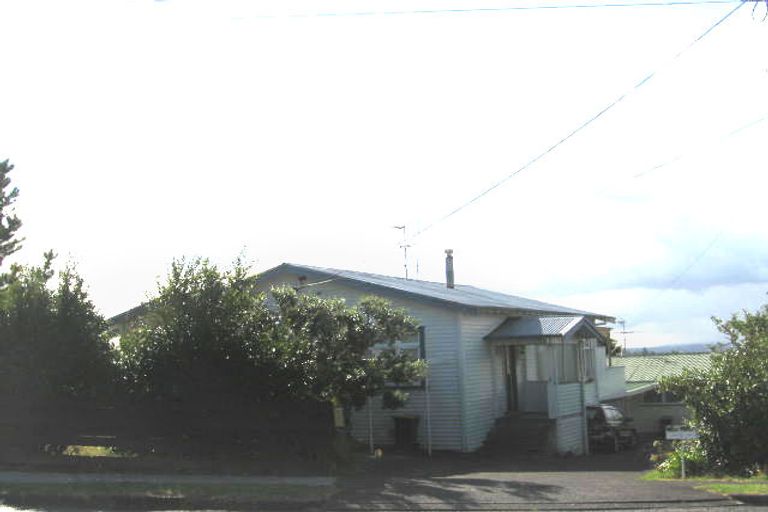 Photo of property in 1/91 Golf Road, New Lynn, Auckland, 0600