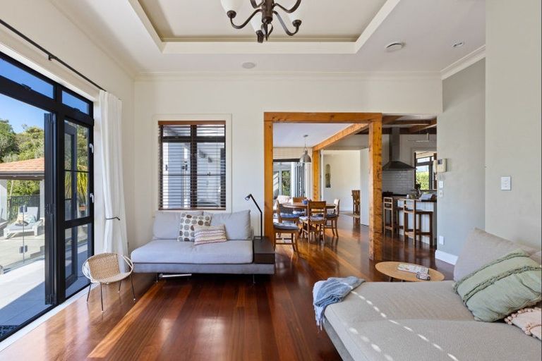 Photo of property in 21 Penwood Close, East Tamaki Heights, Auckland, 2016