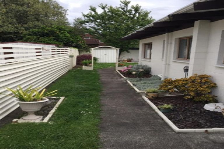 Photo of property in 2/54 Ray Small Drive, Pahurehure, Papakura, 2113