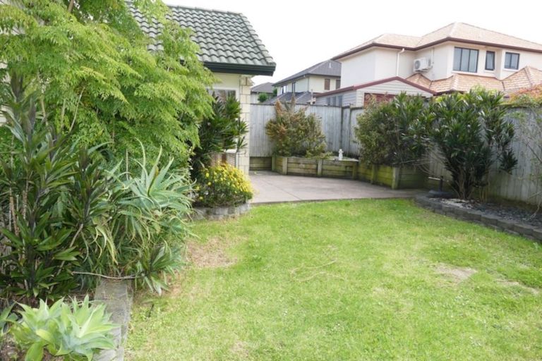Photo of property in 22 Walter Haddrell Crescent, Flat Bush, Auckland, 2016