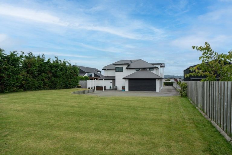 Photo of property in 20 Pukenamu Road, Rainbow Point, Taupo, 3330
