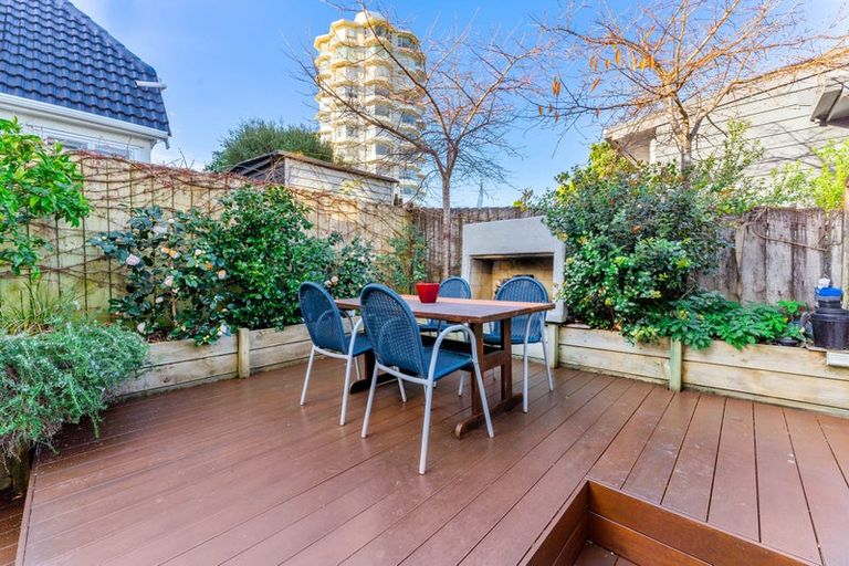 Photo of property in 18a Sylvan Park Avenue, Milford, Auckland, 0620