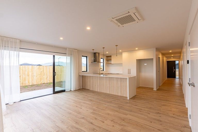 Photo of property in 112 Kaurinui Crescent, One Tree Point, 0118