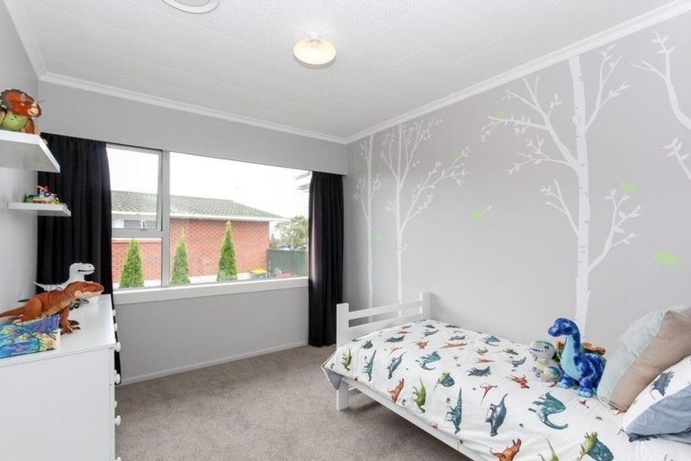 Photo of property in 30 Nevada Drive, Merrilands, New Plymouth, 4312