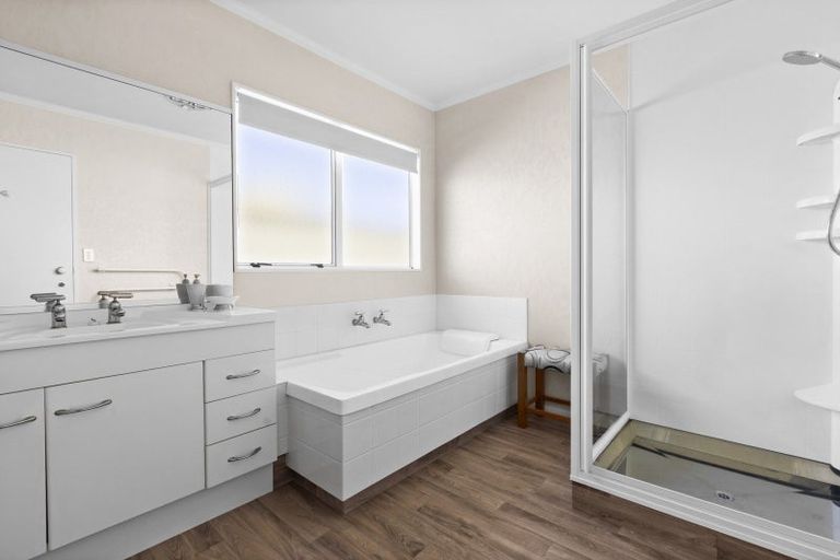 Photo of property in 3 Dules Walk, Taradale, Napier, 4112