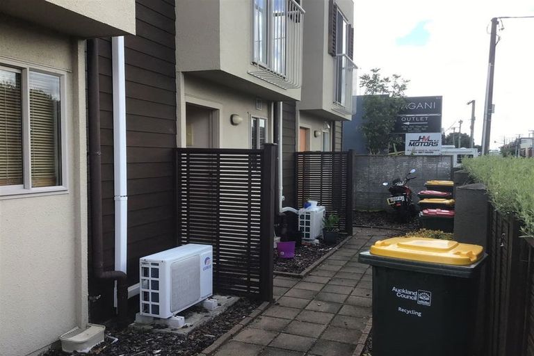 Photo of property in 2/85 Portage Road, New Lynn, Auckland, 0600