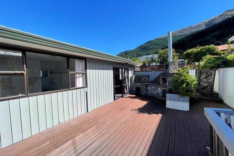 Photo of property in 15 Avalon Crescent, Fernhill, Queenstown, 9300
