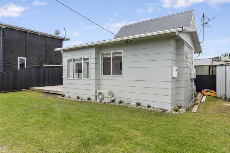 Photo of property in 30 Third Avenue, Urenui, 4377