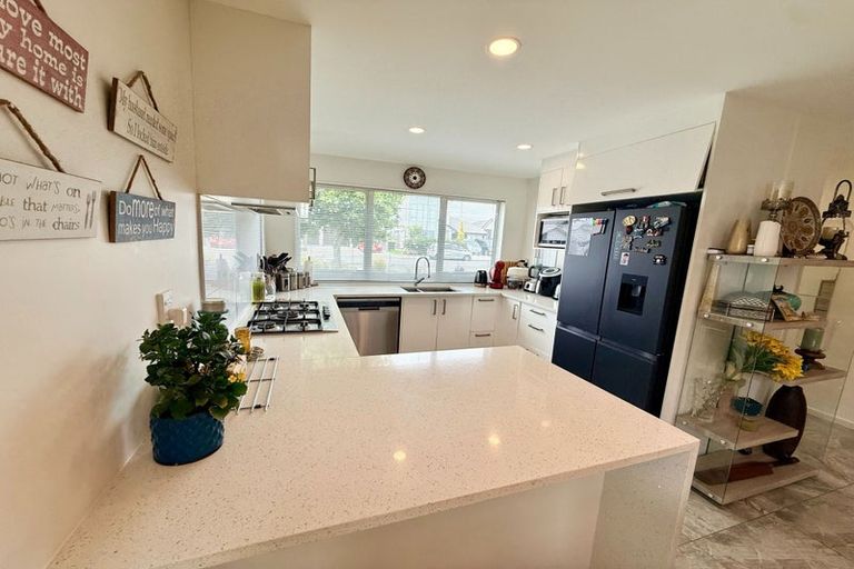 Photo of property in 9 Takahe Avenue, Takanini, 2112