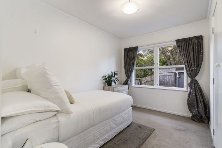Photo of property in 1/420 Beach Road, Mairangi Bay, Auckland, 0630