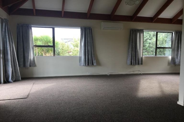 Photo of property in 10 Tullamore Way, Johnsonville, Wellington, 6037