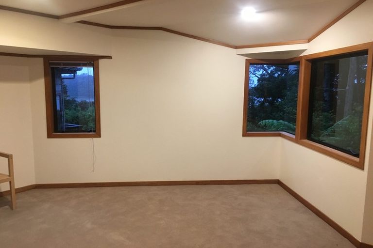 Photo of property in 3 Armour Road, Parau, Auckland, 0604
