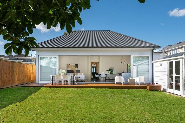 Photo of property in 154 Hinemoa Street, Birkenhead, Auckland, 0626