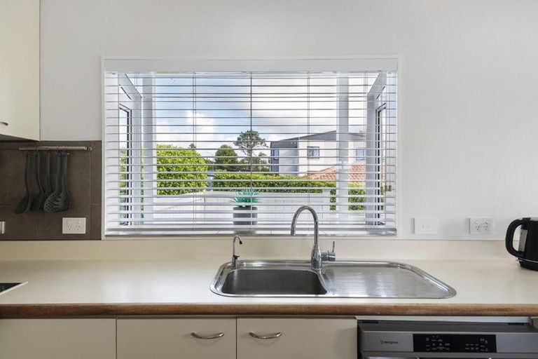 Photo of property in 1/18 Altair Place, Windsor Park, Auckland, 0632