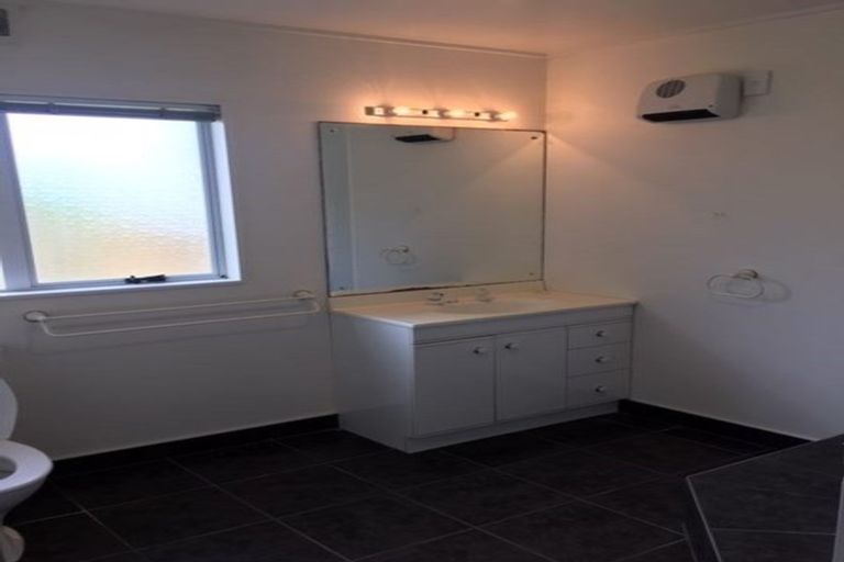 Photo of property in 103b Redoubt Road, Goodwood Heights, Auckland, 2105