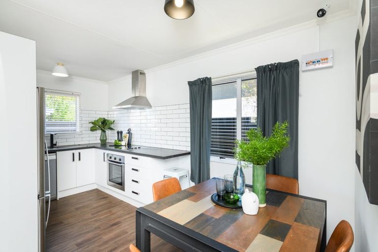 Photo of property in 2 Coromandel Court, Roslyn, Palmerston North, 4414