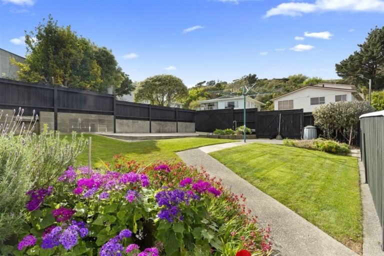 Photo of property in 8 Lauderdale Road, Papakowhai, Porirua, 5024