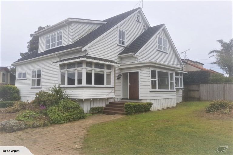 Photo of property in 3 Crete Avenue, Milford, Auckland, 0620