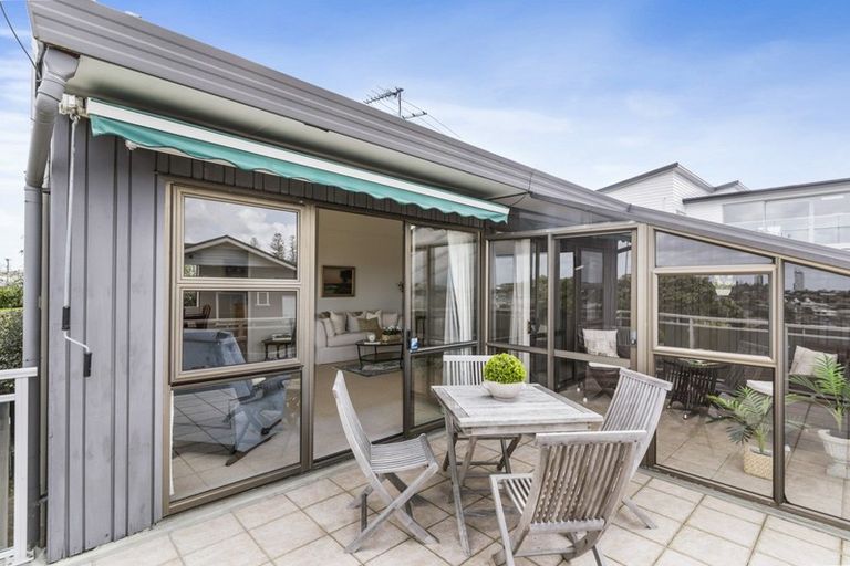 Photo of property in 20a East Coast Road, Milford, Auckland, 0620
