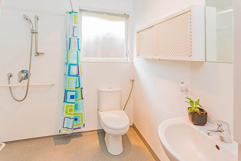 Photo of property in 2/2 Mcdonald Crescent, Mount Wellington, Auckland, 1060