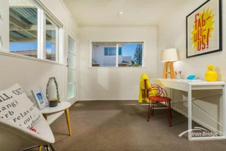 Photo of property in 1/124 Chivalry Road, Glenfield, Auckland, 0629