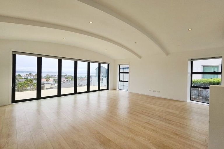 Photo of property in 137 Wiseley Road, West Harbour, Auckland, 0618