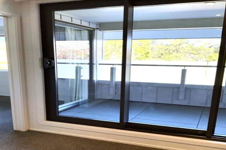 Photo of property in 12a/30 Westward Ho, Glen Eden, Auckland, 0602