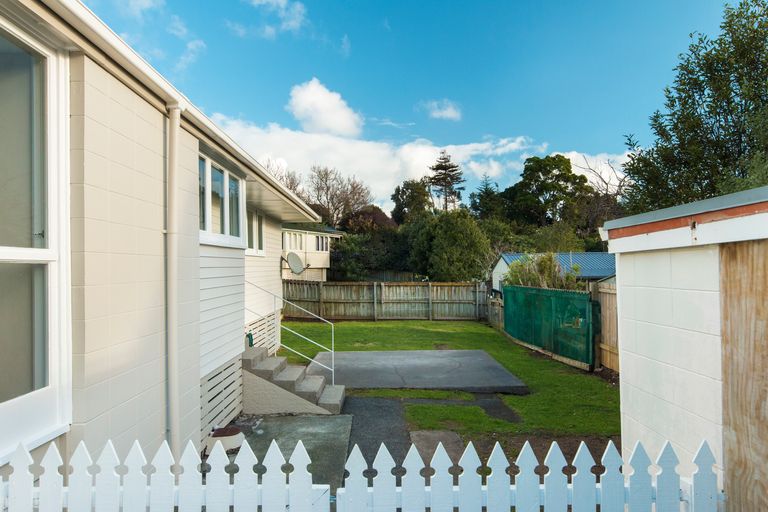 Photo of property in 1 Tawa Place, Waiuku, 2123