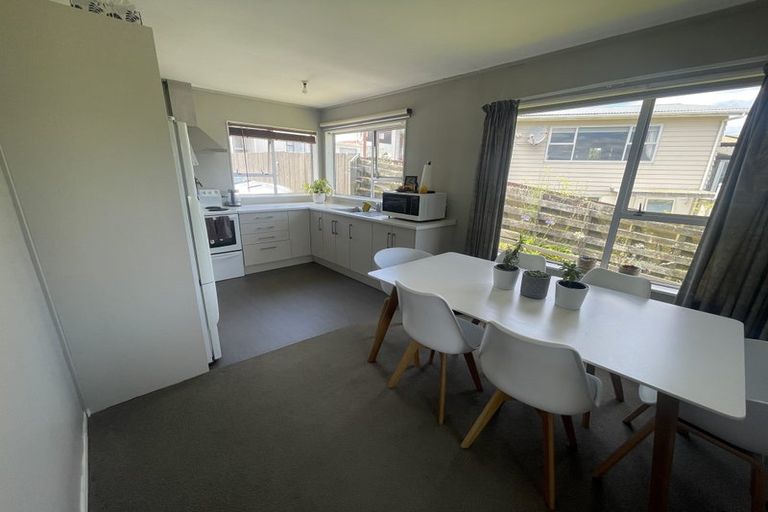 Photo of property in 15a Colchester Crescent, Newlands, Wellington, 6037