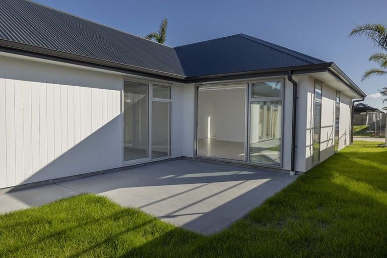 Photo of property in 2 Entelea Close, Papamoa Beach, Papamoa, 3118
