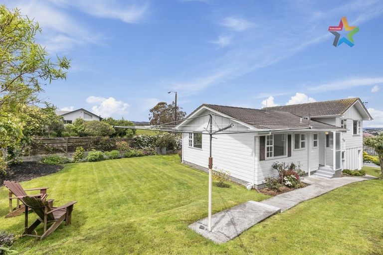 Photo of property in 2 Waipounamu Drive, Kelson, Lower Hutt, 5010