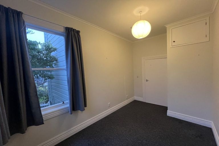 Photo of property in 27 Shannon Street, Mount Victoria, Wellington, 6011