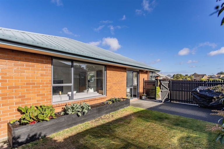 Photo of property in 1/14 Innisfree Place, Northwood, Christchurch, 8051