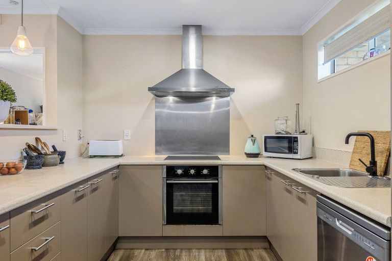 Photo of property in 10 Netley Place, Aranui, Christchurch, 8061